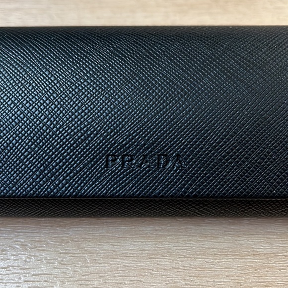 Prada Case - Picture 2 of 6